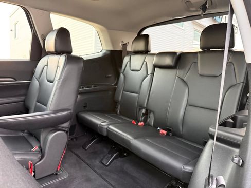 Used 2025 Kia Telluride S FWD image 20