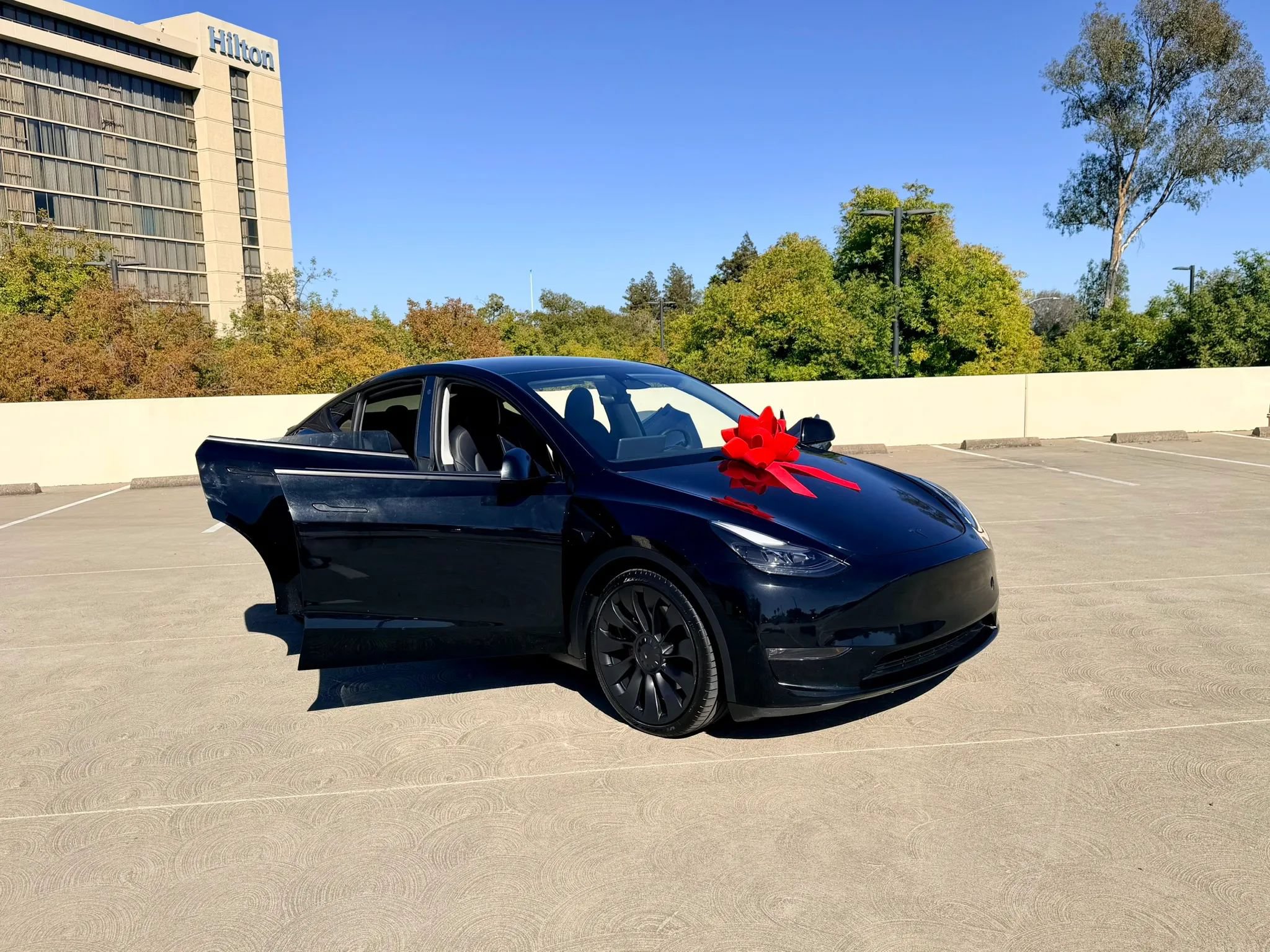 Used 2023 Tesla Model Y Long Range AWD/4WD image 39