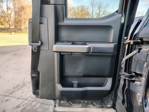 Used 2018 Ford F150 XLT w/ Equipment Group 302A Luxury image 15