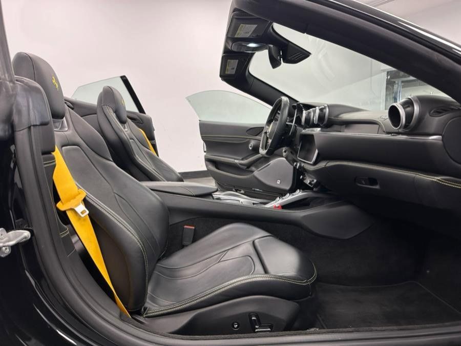 Used 2019 Ferrari Portofino RWD image 52
