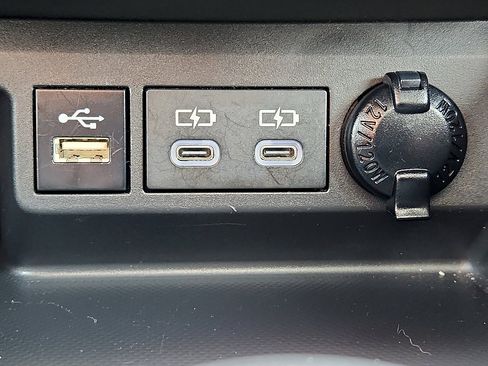 Used 2024 Toyota Highlander XLE image 27