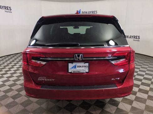 Used 2023 Honda Odyssey Elite image 4