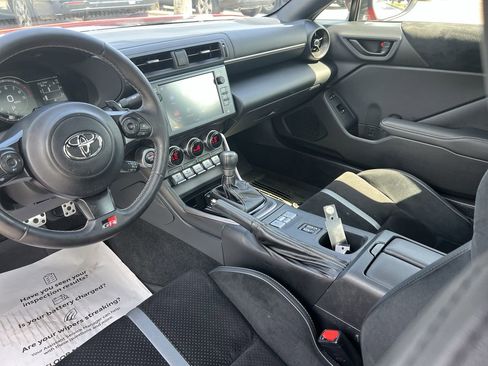 Used 2024 Toyota GR86 Premium image 30