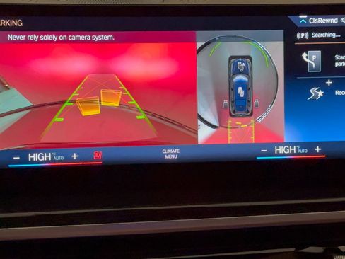 Used 2023 BMW X7 M60i w/ Climate Comfort Package image 34