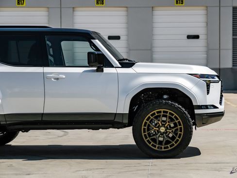 Used 2025 Lexus GX 550 w/ Accessory Package (2T) image 21