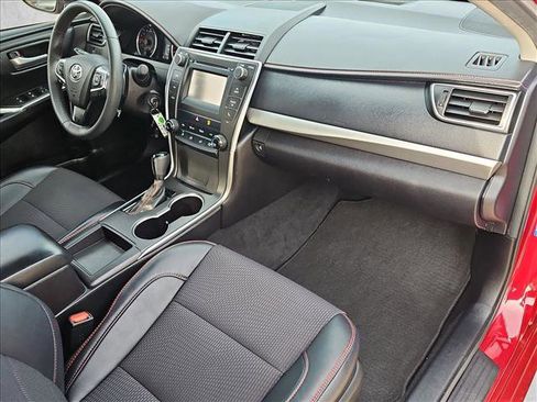 Used 2017 Toyota Camry SE image 21