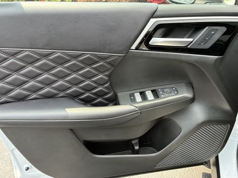 Used 2024 Mitsubishi Outlander SEL FWD image 24