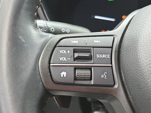 Used 2025 Honda CR-V Sport image 16