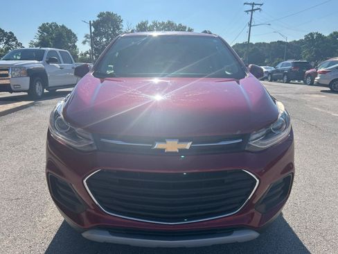 Used 2019 Chevrolet Trax LT w/ LT Convenience Package AWD/4WD image 2