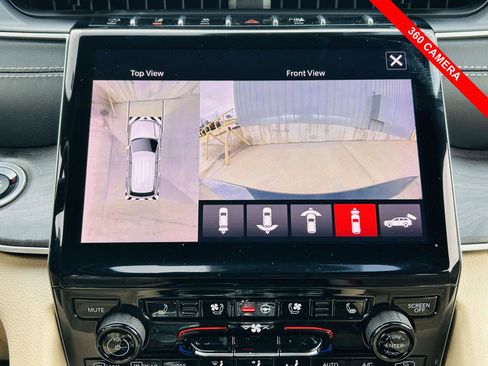 Used 2023 Jeep Grand Cherokee Limited w/ Luxury Tech Group II image 13