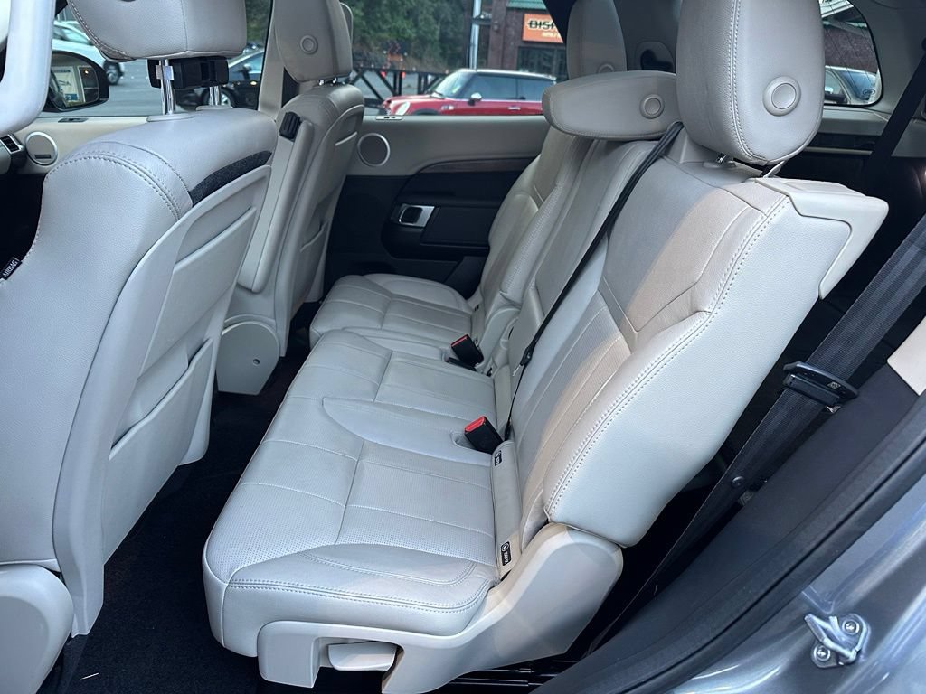 Used 2017 Land Rover Discovery HSE AWD/4WD image 10