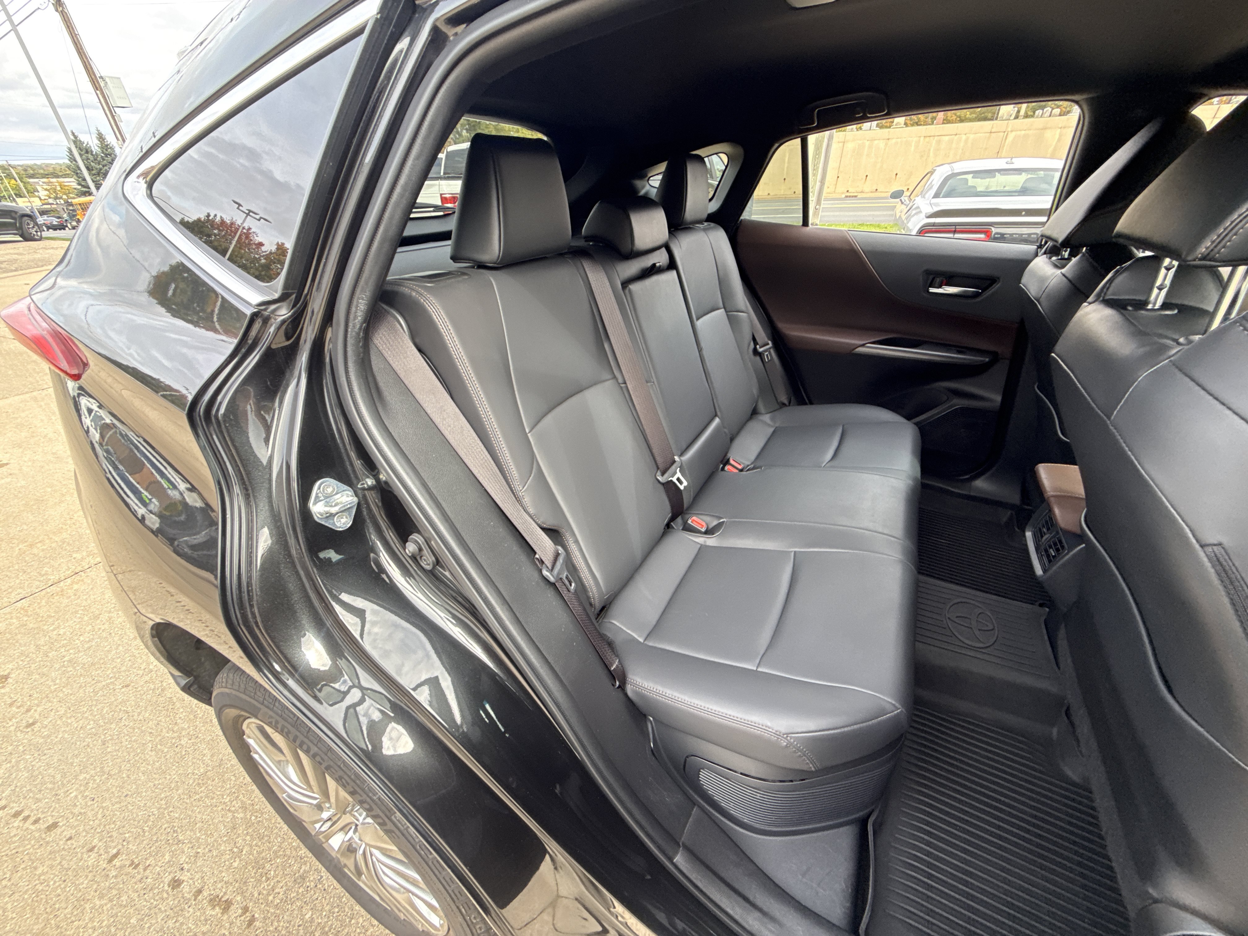 Used 2023 Toyota Venza XLE AWD/4WD image 22