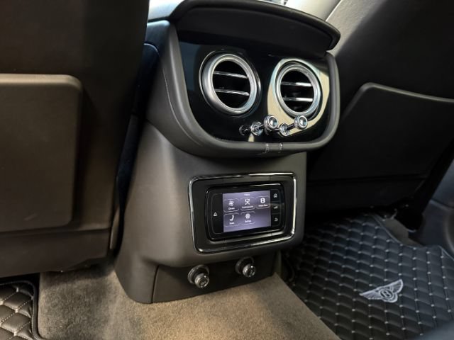 Used 2017 Bentley Bentayga AWD/4WD image 15