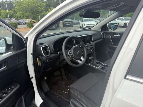 Used 2021 Kia Sportage LX AWD/4WD image 3