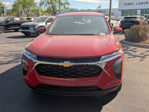 New 2026 Chevrolet Trax LS w/ LS Convenience Package FWD image 2