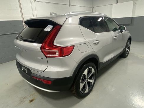 Certified 2025 Volvo XC40 B5 Plus image 3