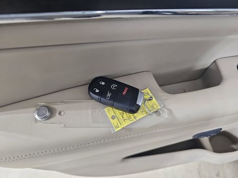 Used 2014 Jeep Grand Cherokee Limited w/ Luxury Group II AWD/4WD image 40