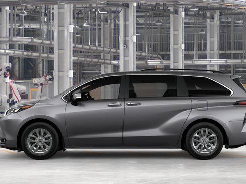 New 2026 Toyota Sienna XLE AWD/4WD image 6
