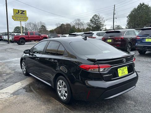 Used 2022 Toyota Corolla LE image 4