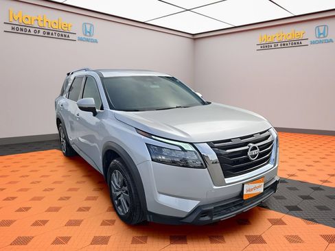 Used 2025 Nissan Pathfinder SV FWD image 7
