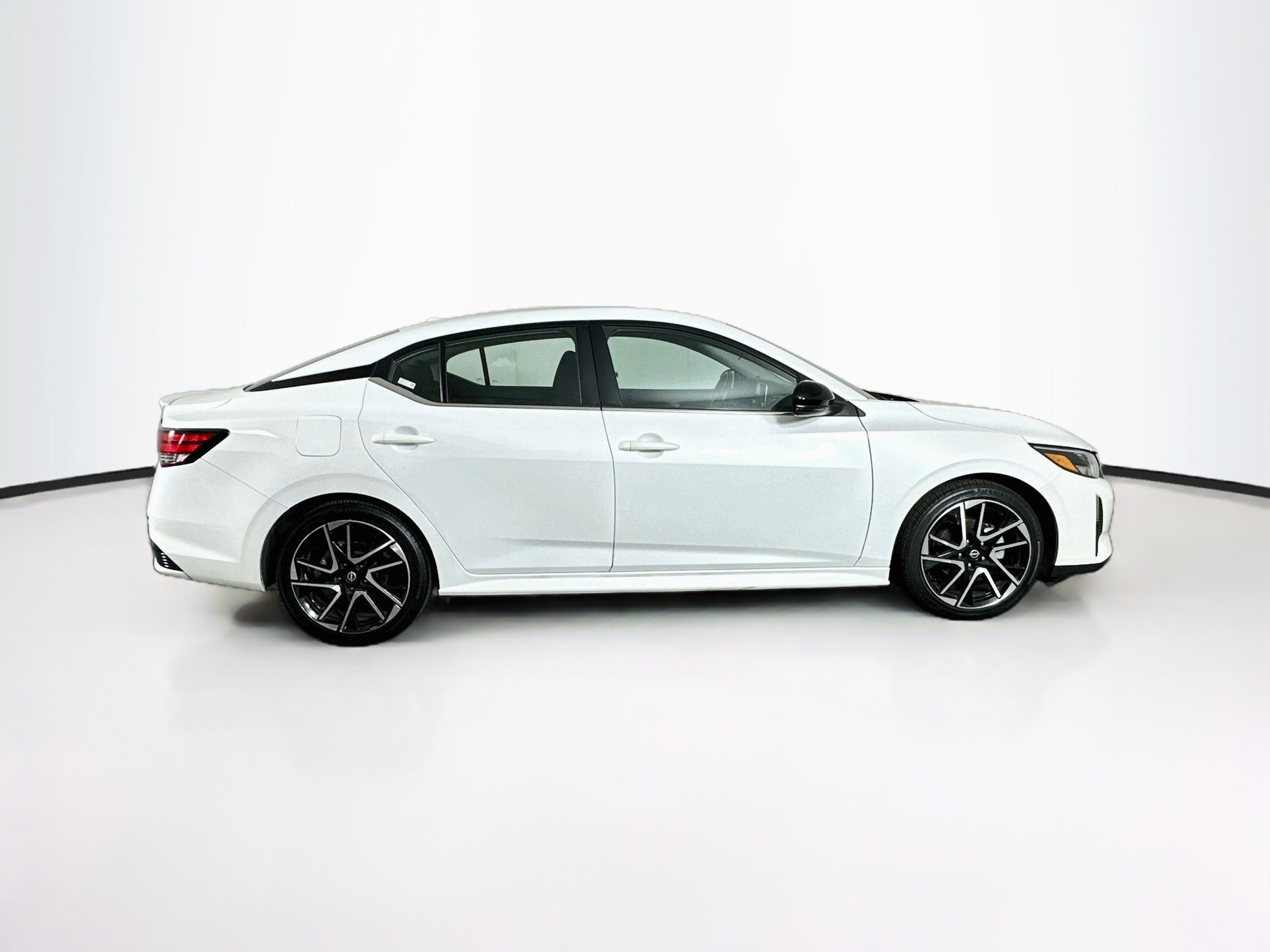Used 2025 Nissan Sentra SR FWD image 10