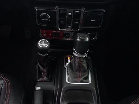 Used 2018 Jeep Wrangler Unlimited Rubicon AWD/4WD image 48