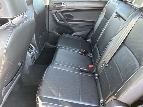 Used 2021 Volkswagen Tiguan SE FWD image 14