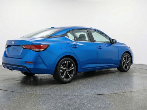 Used 2025 Nissan Sentra SV image 9