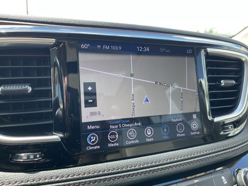 Used 2020 Chrysler Pacifica Limited FWD image 21