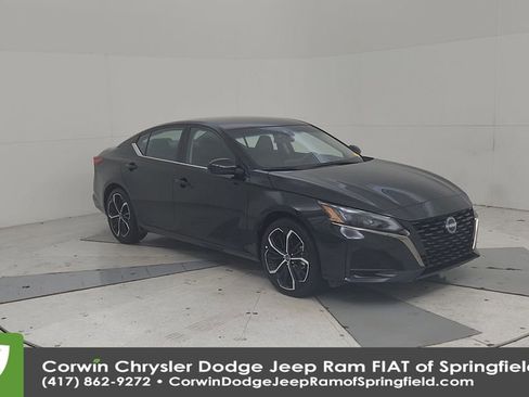 Used 2025 Nissan Altima 2.5 SR image 4