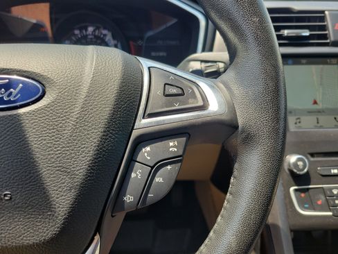 Used 2018 Ford Fusion SE w/ Fusion SE Technology Package FWD image 24