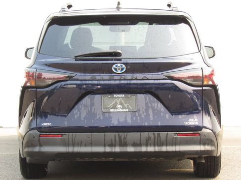 Used 2023 Toyota Sienna XLE w/ XLE Plus Package AWD/4WD image 7