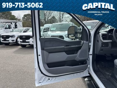 New 2026 Ford F250 XL w/ XL Chrome Package RWD image 21