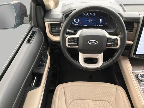 Used 2024 Ford Expedition Limited image 5