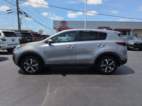 Used 2020 Kia Sportage LX w/ LX Popular Package AWD/4WD image 2