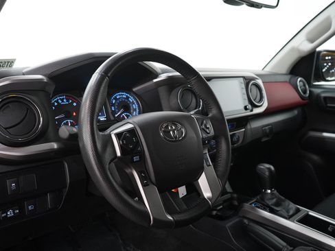 Used 2022 Toyota Tacoma SR5 AWD/4WD image 25