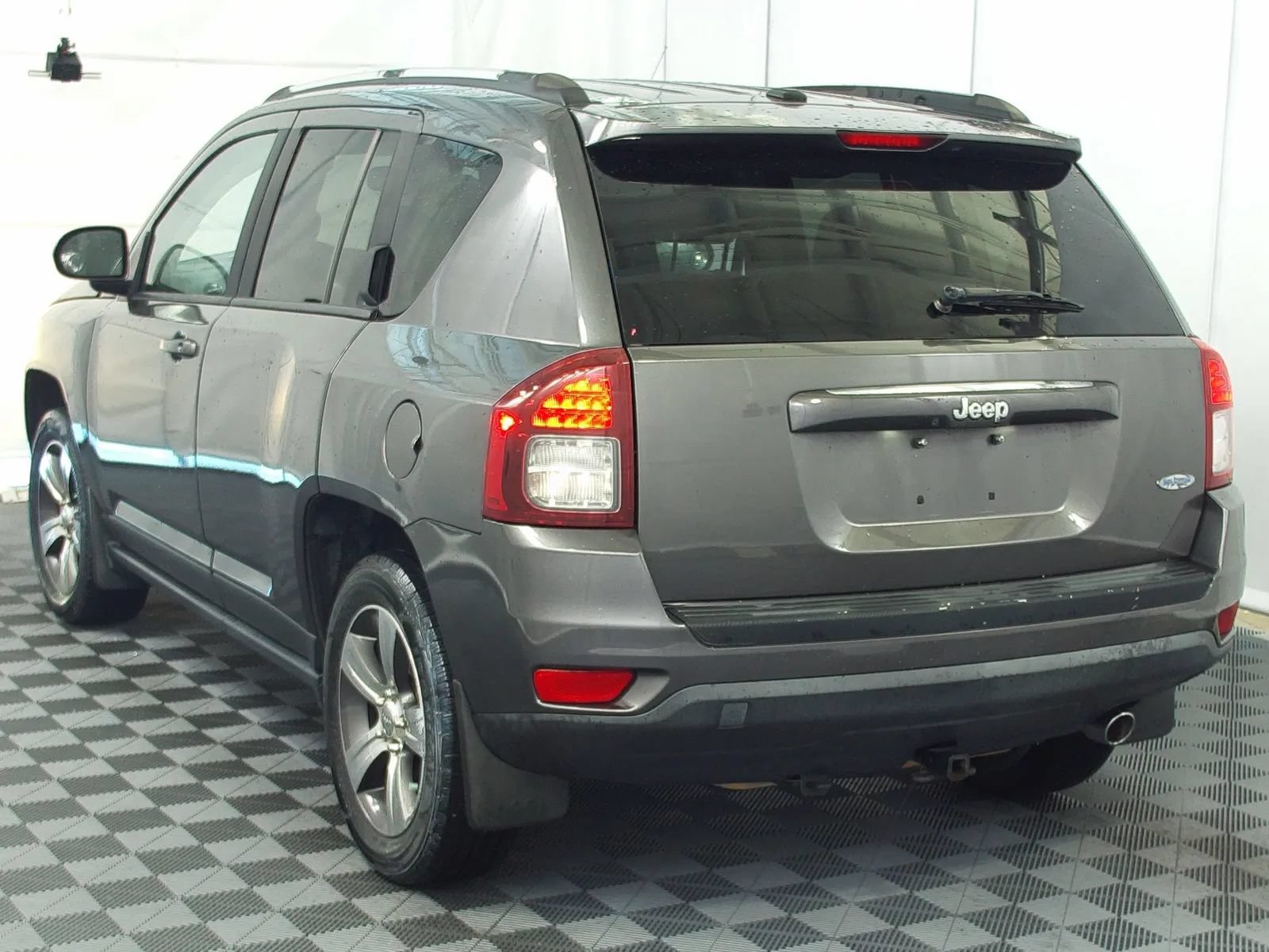 Used 2016 Jeep Compass High Altitude FWD image 2