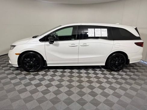 Used 2024 Honda Odyssey Sport image 3