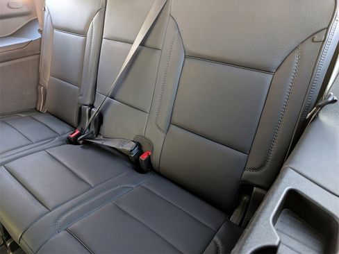 Used 2025 GMC Yukon Denali image 17