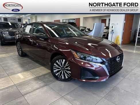 Used 2024 Nissan Altima 2.5 SV AWD/4WD image 1