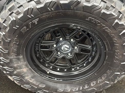 Used 2021 Toyota Tacoma TRD Off-Road w/ Technology Package image 12