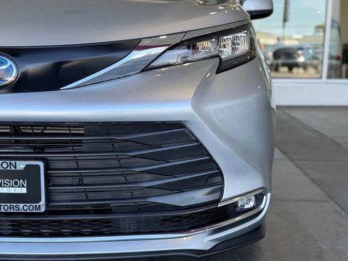 Certified 2021 Toyota Sienna XLE FWD image 6