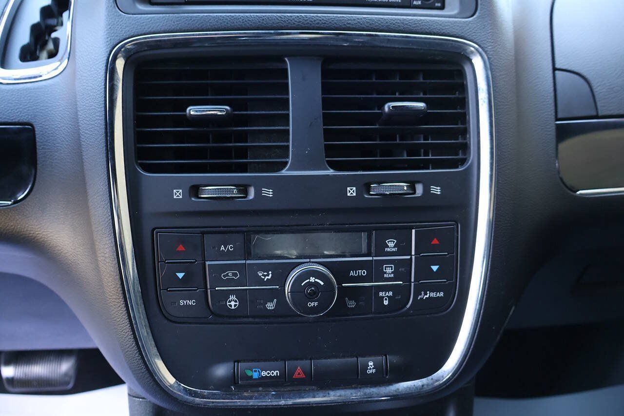 Used 2016 Dodge Grand Caravan SXT FWD image 28