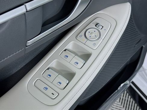 New 2025 Hyundai Sonata Limited image 32