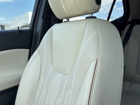 Used 2024 Buick Encore GX Avenir w/ Avenir Convenience Package FWD image 18