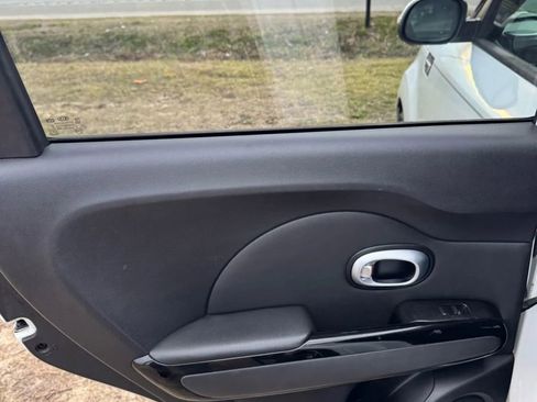 Used 2015 Kia Soul ! w/ Sun & Sound Package image 17