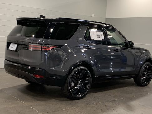 New 2025 Land Rover Discovery Dynamic SE image 2
