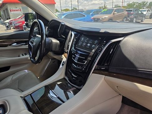 Used 2019 Cadillac Escalade ESV Luxury AWD/4WD image 6