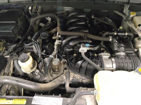 Used 2017 Nissan Titan SV image 30