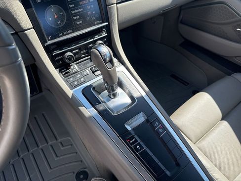 Used 2014 Porsche Cayman image 11